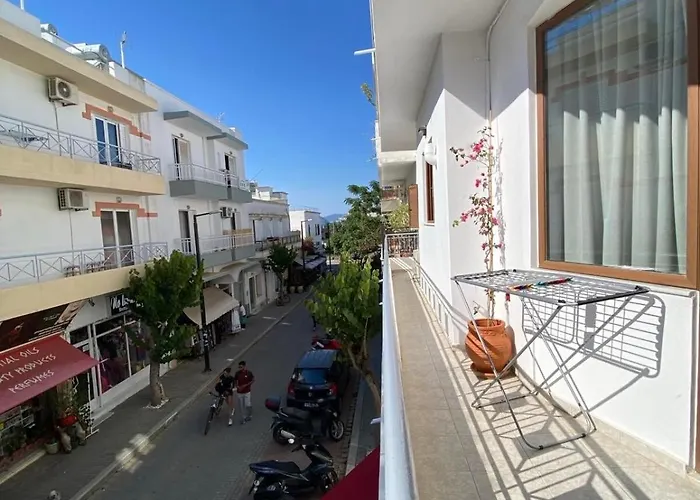 Bougainvillea House, Old Town Apartamento *